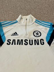 フットボールのオーセンティックシャツ