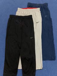 本物のNikeトラックパンツ