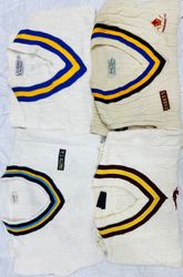 学校のセーター