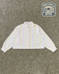 Chemise à boutons coupée en upcycling