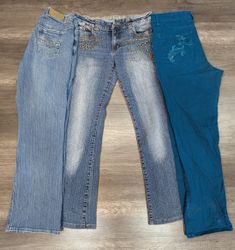 1018 - Embroidery Style Flare And State Jeans