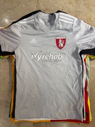 Maillots de football authentiques