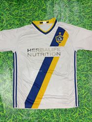 Fußball & NFL T-Shirts | Authentische Sportbekleid..