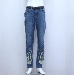 CR932 JEANS EN DENIM AVEC GRAPHISME SQUELETTE UPCY..
