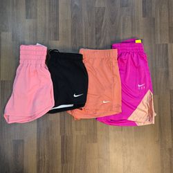AV-0419 Nike Damen Shorts