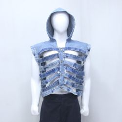 CR1006 Gilet à Capuche en Denim Découpé et Upcyclé