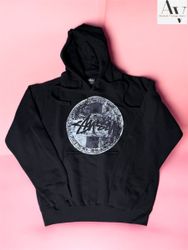 Hoodie à capuche avec un tampon à pois de style St..