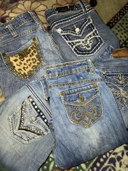 Y2K ausgestellte und Bootcut-Jeans mit Stickerei