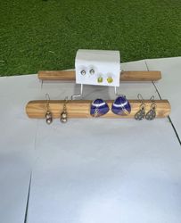 Brincos em queda inspirados no Y2K