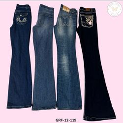 Maßgeschneiderte Flared Jeans – Zeitgemäßer Alltag..