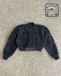 Chaqueta bomber recortada reciclada