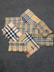 Cachecóis Burberry - Coleção Bege Sortidos