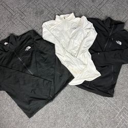 ノースフェイス ナイロンジャケット (CV:83)