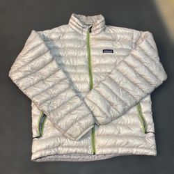 Patagonia Puffers 10 pieces.