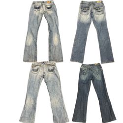 2000er Jahre: Y2k verzierte Schlaghosen (hintere T..