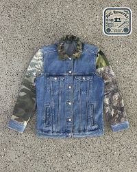 Veste en denim patchwork camo upcyclée