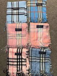 Pink & Himmelblau Burberry Schals🧣