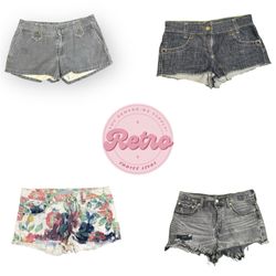 Vintage Y2K High-Waist Denim Shorts | Retro Waschu..