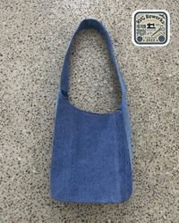Upcycled Minimalist Denim Schultertasche