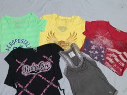 T-shirts de bébé de créateurs - marques incluses -..