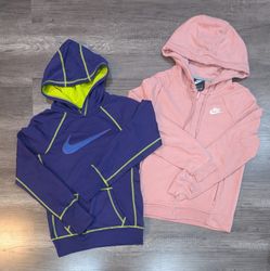 1852 - Nike Freizeit- und Zip-Hoodies