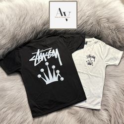 T-shirt blanc et noir style rework de Stussy 👑