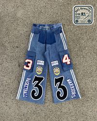 Upcycled Graphic Panel Cargo Denim-Hose
