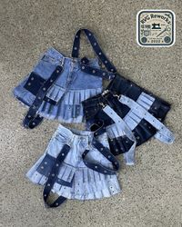 Jupe mini en denim upcyclé avec bretelles