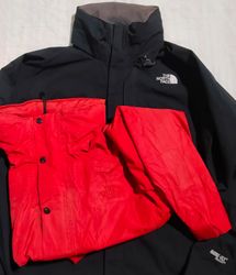 La giacca Gortex The Northface