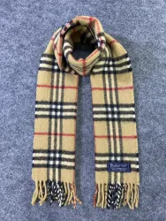 100% Lambswool Burberry Beige scarves