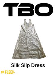 Robe en soie à fines bretelles