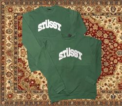Pull vert révisé Stussy