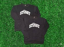 Style retravaillé de sweatshirt noir Stussy