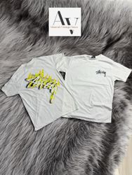 T-shirt blanc avec impression jaune Stussy rework ..
