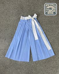 Pantaloni larghi con pannello plissettato riciclat..