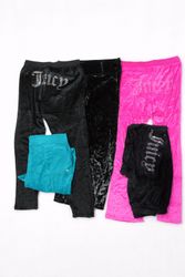 Juicy Couture y pantalones de terciopelo rosa