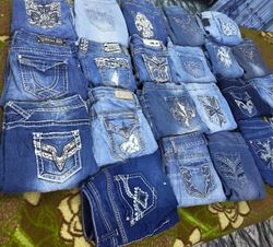 Ästhetische bestickte Jeans mit Vintage-Verzierung