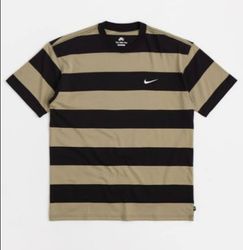 Authentische Nike-T-Shirts