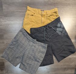 4004 - Columbia, The North Face Shorts
