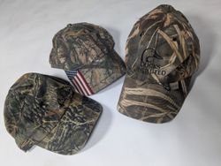 Sombreros con estampado de árboles