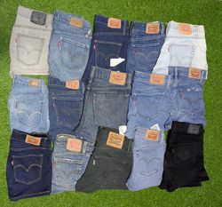 LEVI’S MINI SHORTS (C 007)