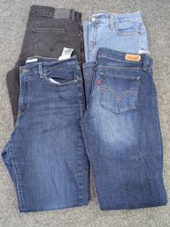 ZV1974 Ladies Levi’s Jeans