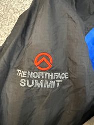 AVG-0266 The Northface Windbreaker