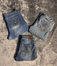 Jeans a zampa d'elefante decorati