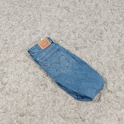 LEVI'S WOMAN'S DENIM JEANS - BUNDLE 28