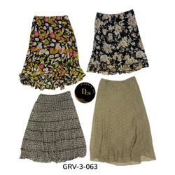 Authentic Y2K Poly Skirt – Classic Early 2000s Fas..