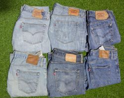 LEVI’S JEANS (A 28)