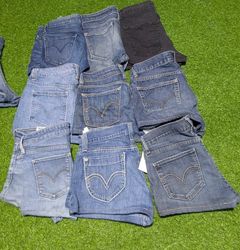 LEVI’S MINI SHORTS (C 83)
