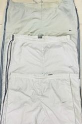 ビンテージのNikeトラックパンツ