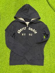 ホリスターとアバクロンビーのフーディーとTシャツ